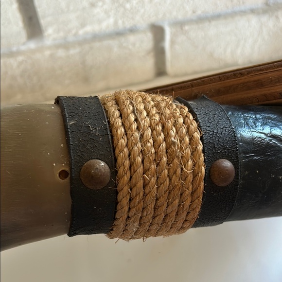 Decorative Wall-Mounted Bull Horns - Picture 7 of 9